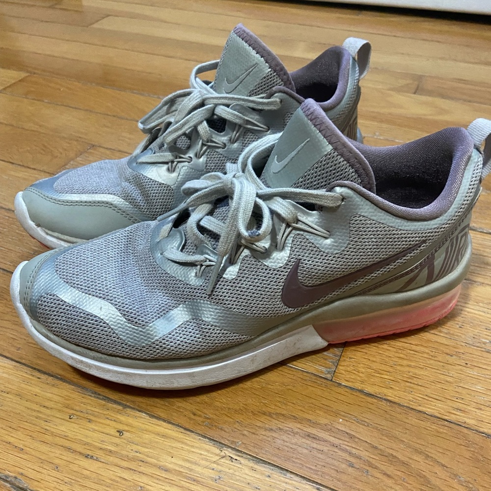 Nike tennis shoes
